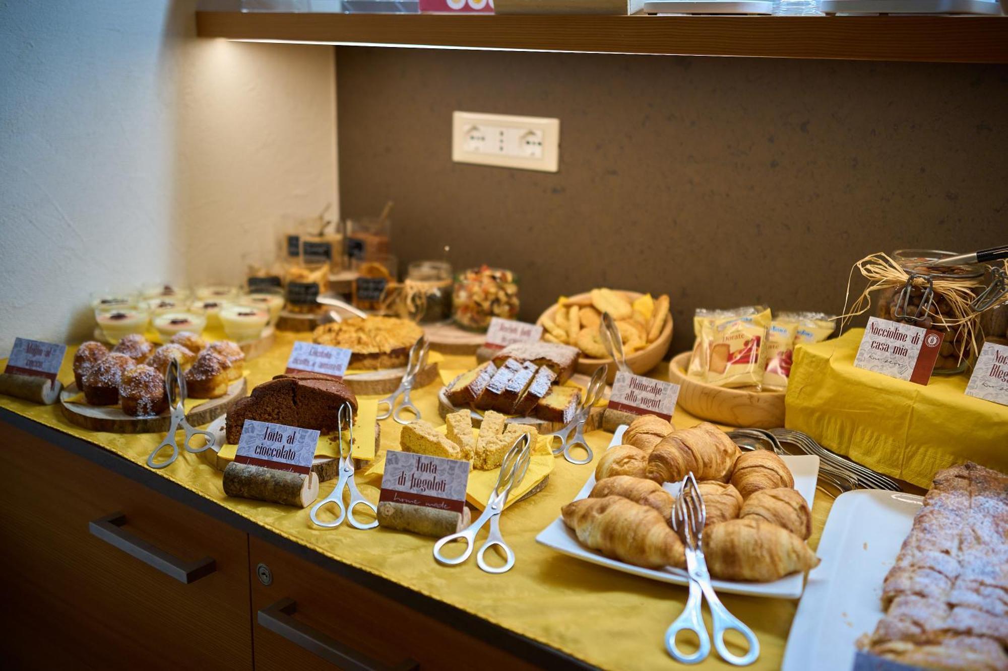 Dolcevita Ambiez B&B San Lorenzo Dorsino Buitenkant foto